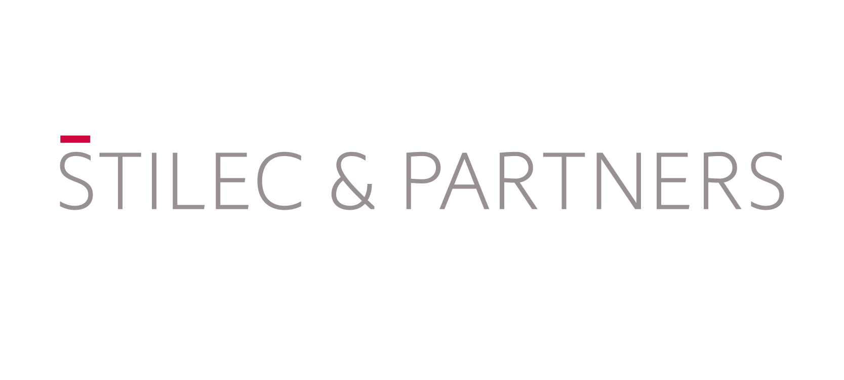 Logo STILEC & PARTNERS v šedé barvě s malým purpurovým akcentem na bílém pozadí