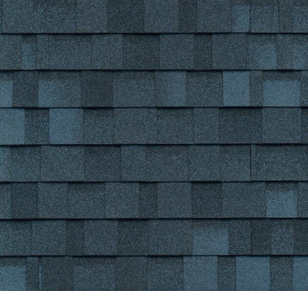 Bardeaux de toiture en asphalte bleu.