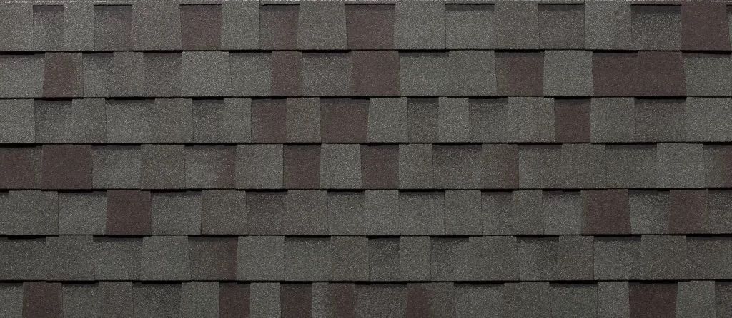 Bardeaux d'asphalte de toiture présentant un motif de nuances variées de gris et de brun.