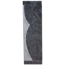Eine schwarz-weiße Marmorvase mit geschwungenem Design auf weißem Hintergrund.