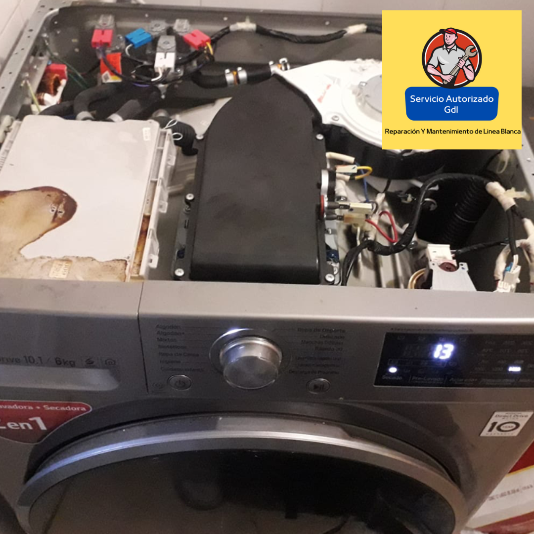 Una lavadora LG que está siendo reparada