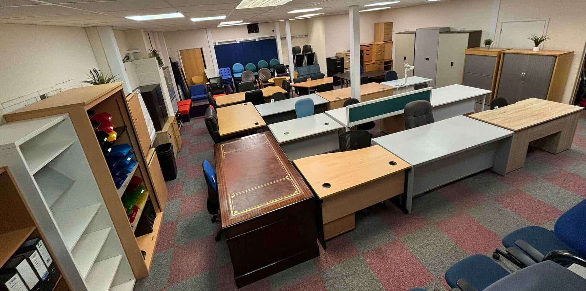 Used Office Desks And Tables