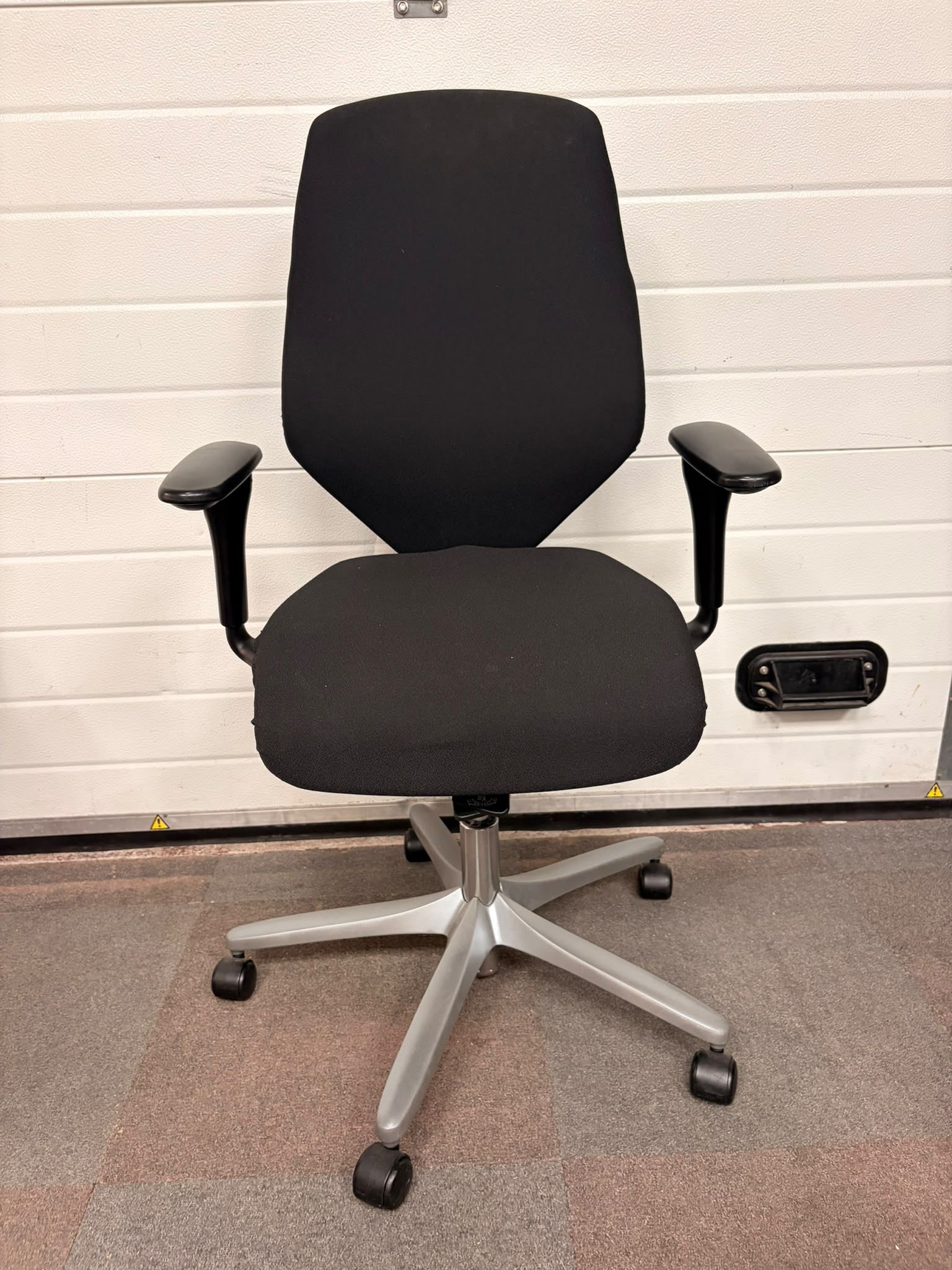 Used Fully Adjustable Arms - Operator Chair