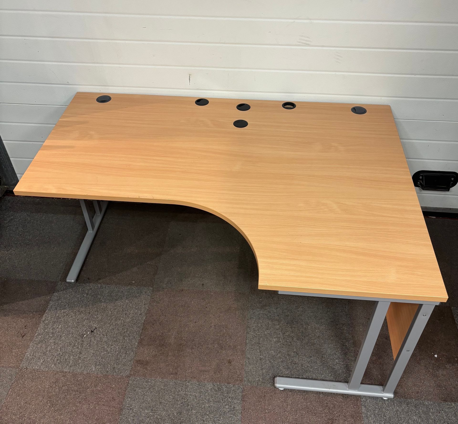 Right Hand Return 1800 mm Desk - Cable Management