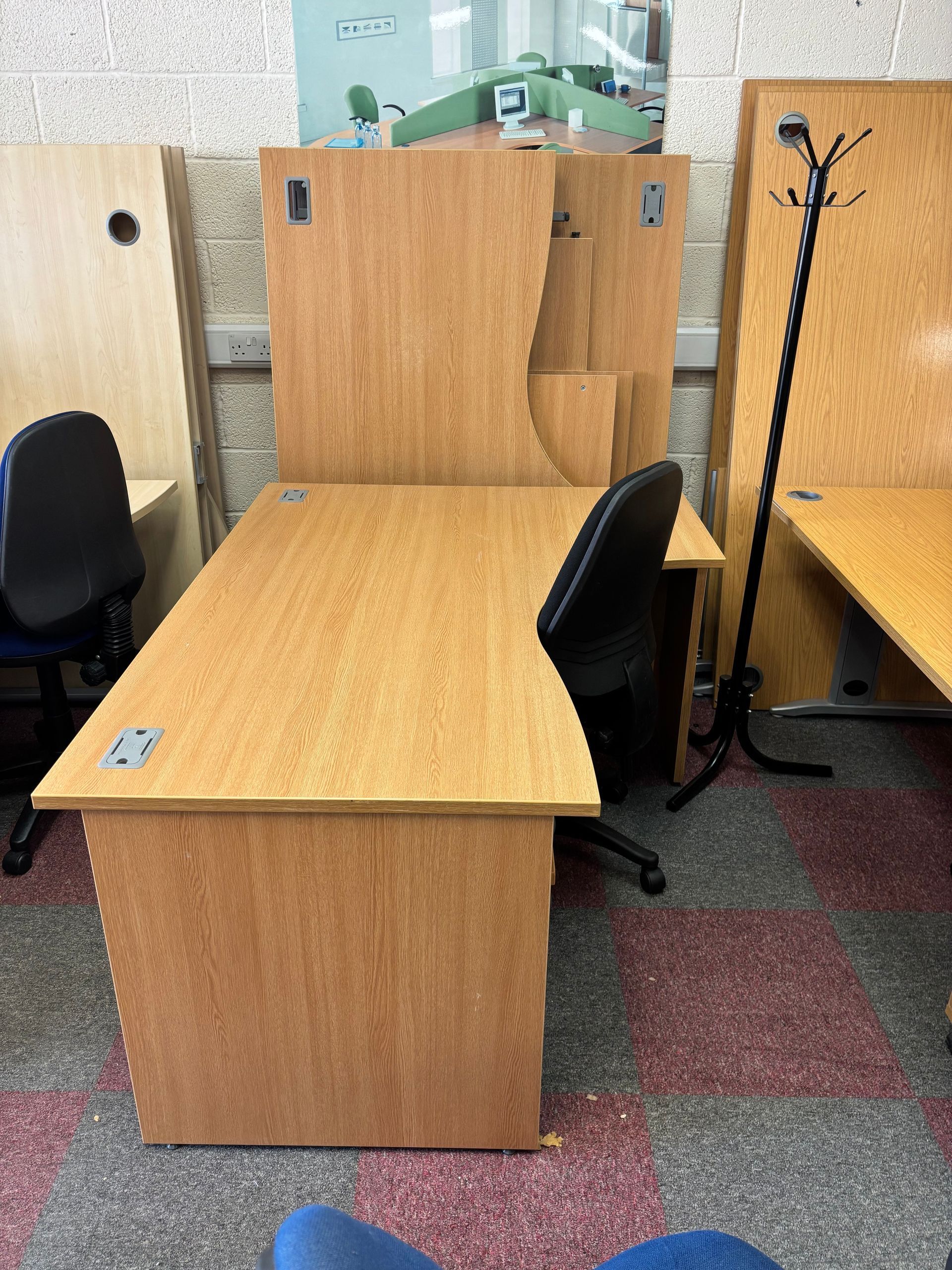 Right Hand Return Desk - 1600 mm