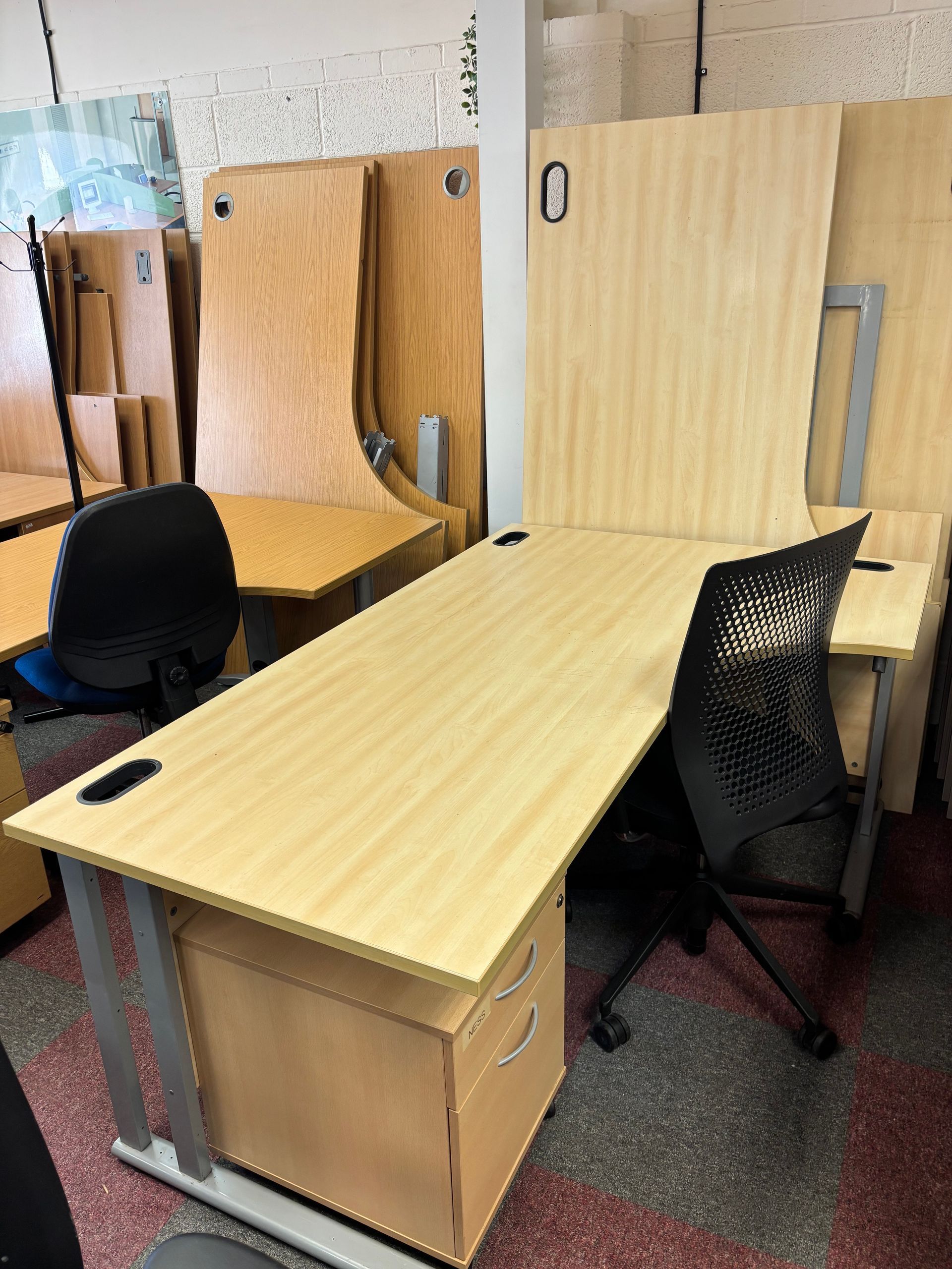 Curved Desk - 1800 mm