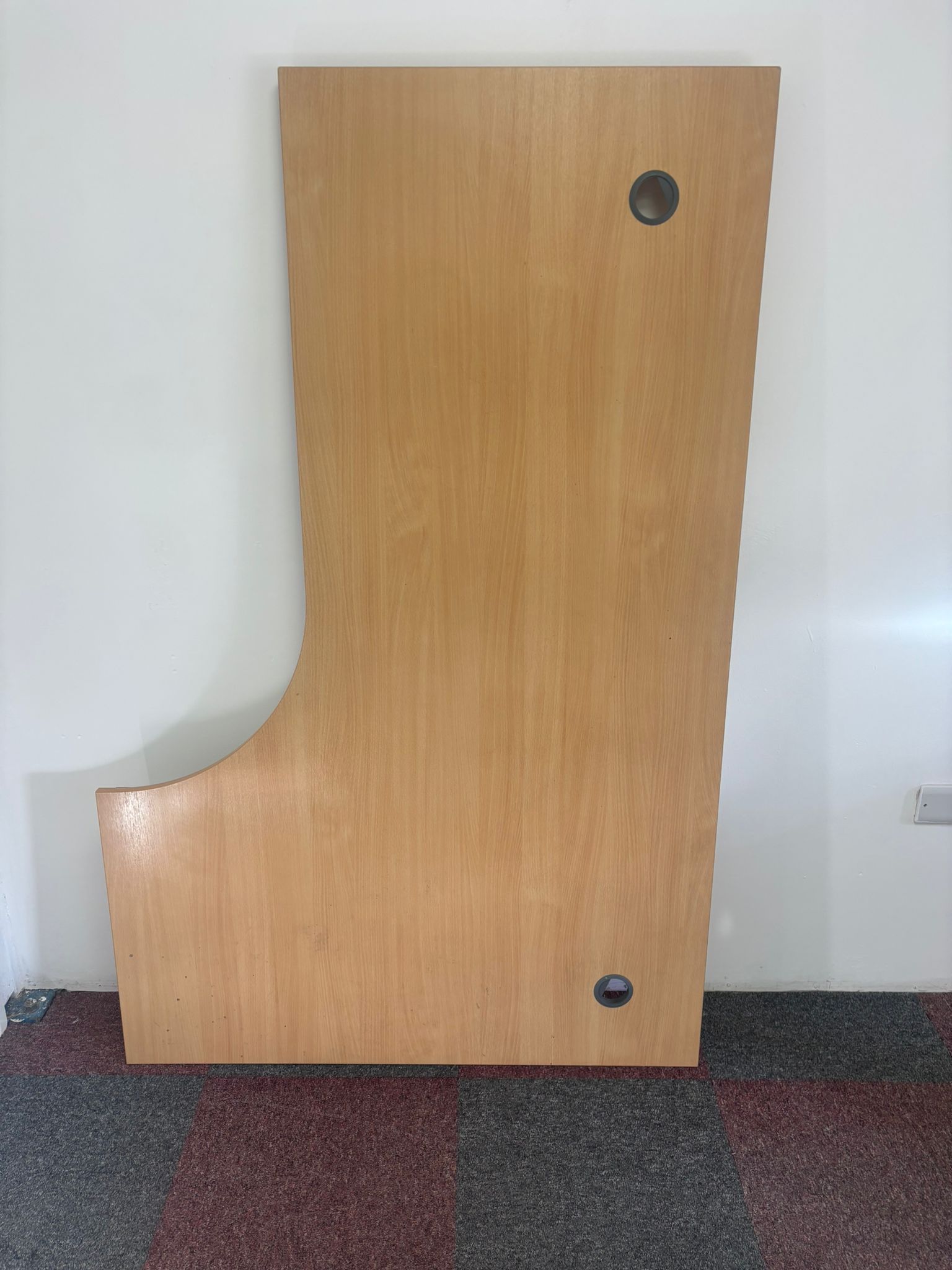 Curved Right Hand Desk - 1800 mm