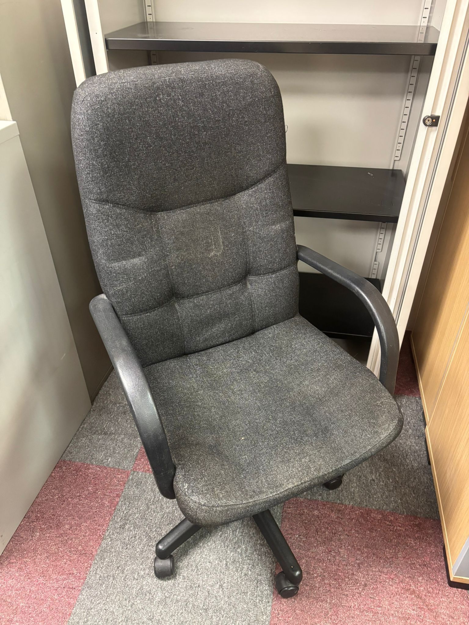 Used Fabric Managers Chair