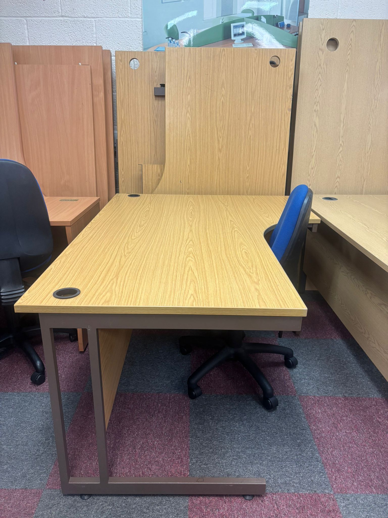 Used 1600 mm Curved Desks