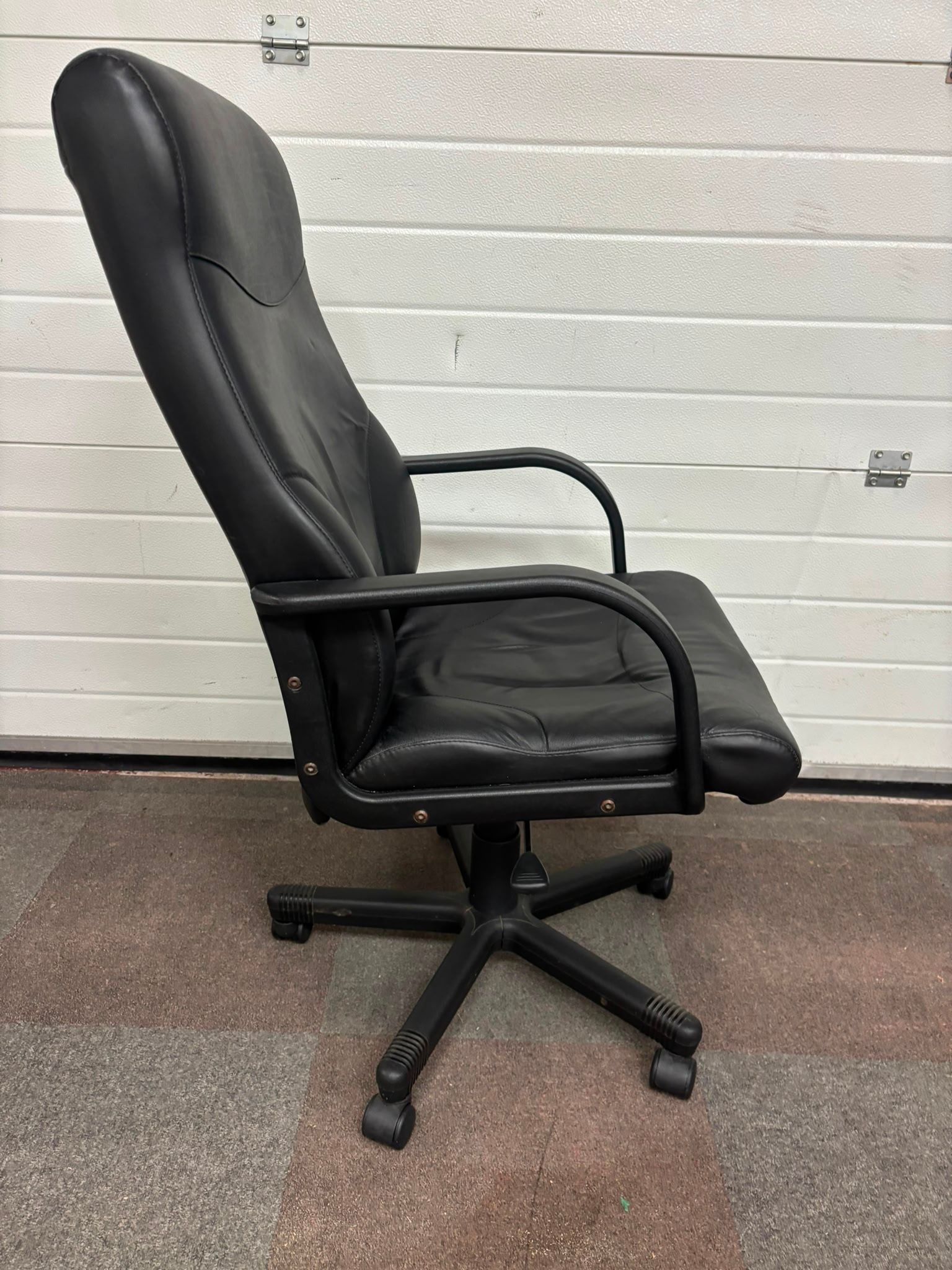 Used Leather Managers Chair - Fixed Arms