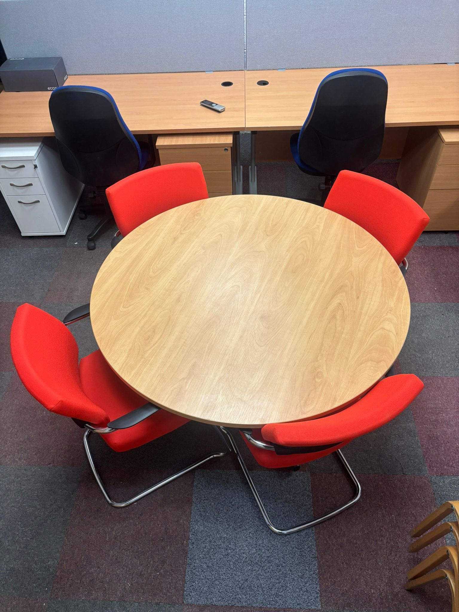 Round Meeting Table