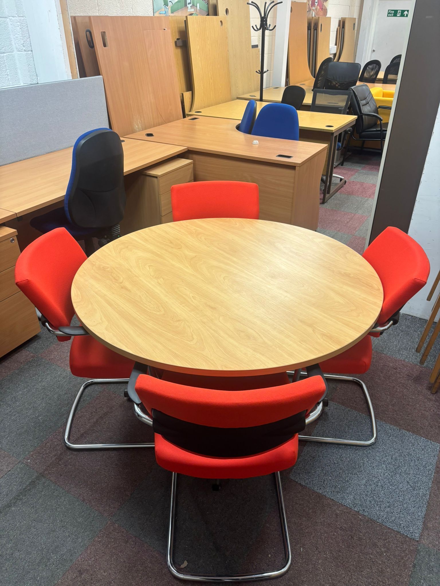 Round Meeting Table
