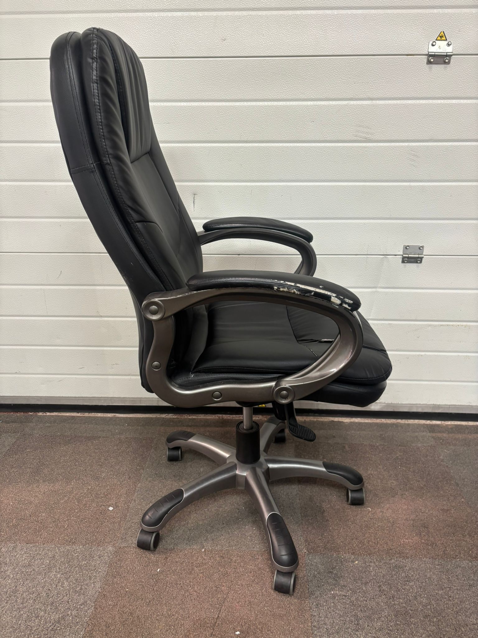 Used Managers Chair - Fixed Arms