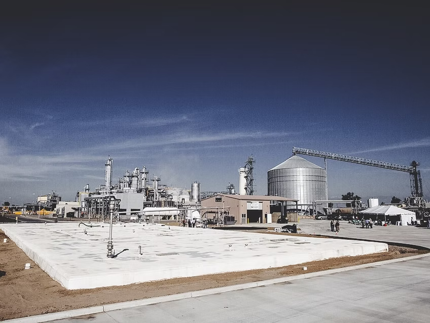 Anaerobic Digester to Renewable Natural Bio-Gas Project for Dairy Farm in Pixley Biogas - Pixley, CA - Online Date: September 2014
End-Use: Renewable Electricity
Project Type: New (Digester)
Digester Tech: DVO