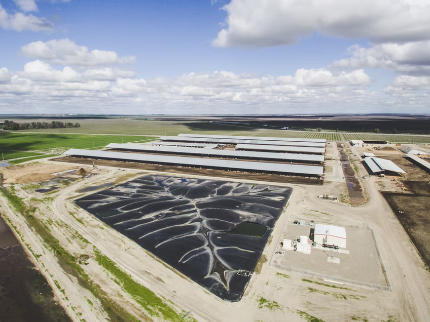 Anaerobic Digester to Renewable Natural Bio-Gas Project for Dairy Farm in Open Sky Dairy Digester - Riverdale, CA - Online Date: July 2021
End-Use: RNG / CNG, Renewable Electricity
Project Type: Refurbished (Digester) New (Engine)
Digester Tech: Covered Lagoon
