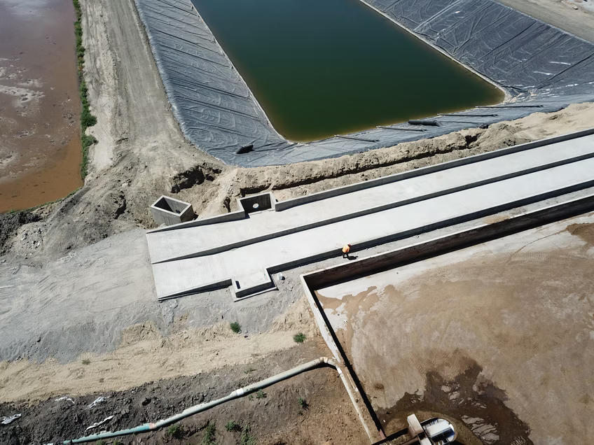Anaerobic Digester to Renewable Natural Bio-Gas Project for Dairy Farm in Van der Kooi Dairy Digester - Riverdale, California - Online Date: February 2022
End-Use: RNG / CNG (Pipeline)
Project Type: New (Digester)
Digester Tech: Covered Lagoon