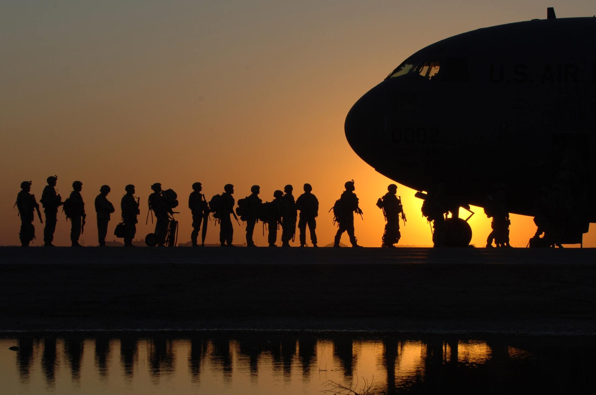 Military going on the airplane