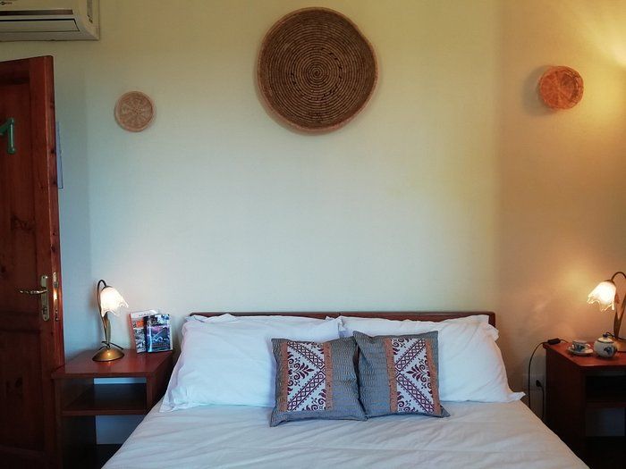 headboard of a double bed
