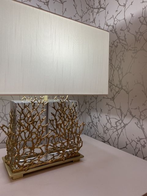 A table with a lamp and a mirror on it