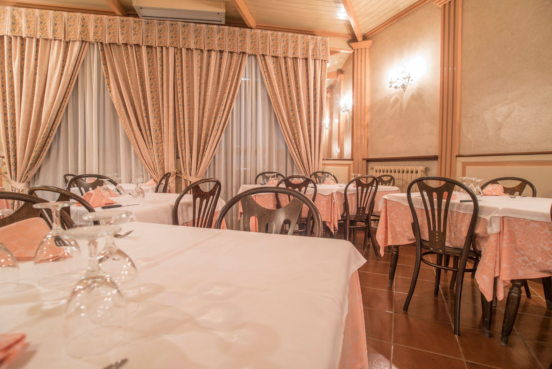Restaurant hall