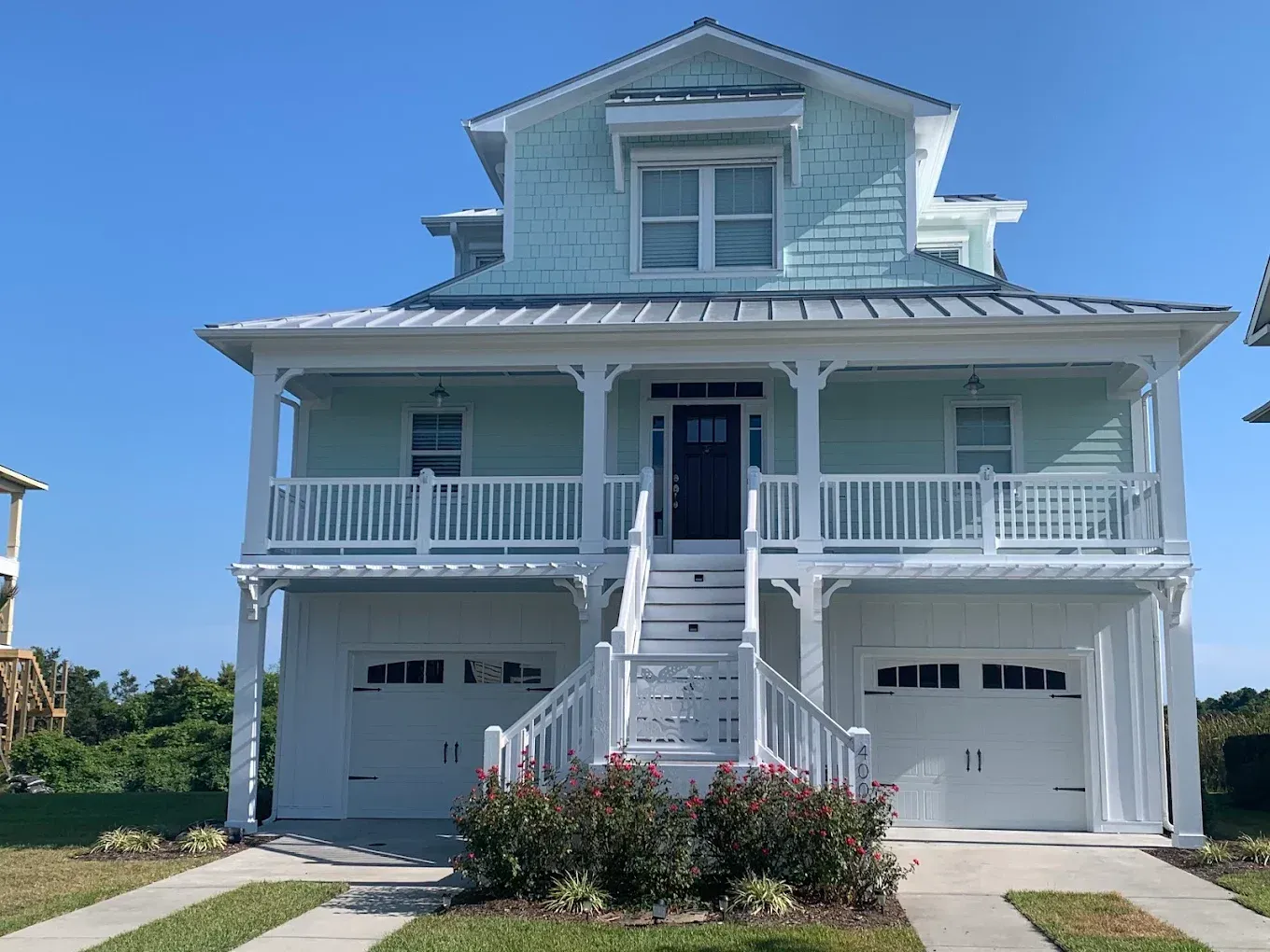 finished paint job on a wilmington, nc beach house with white trim