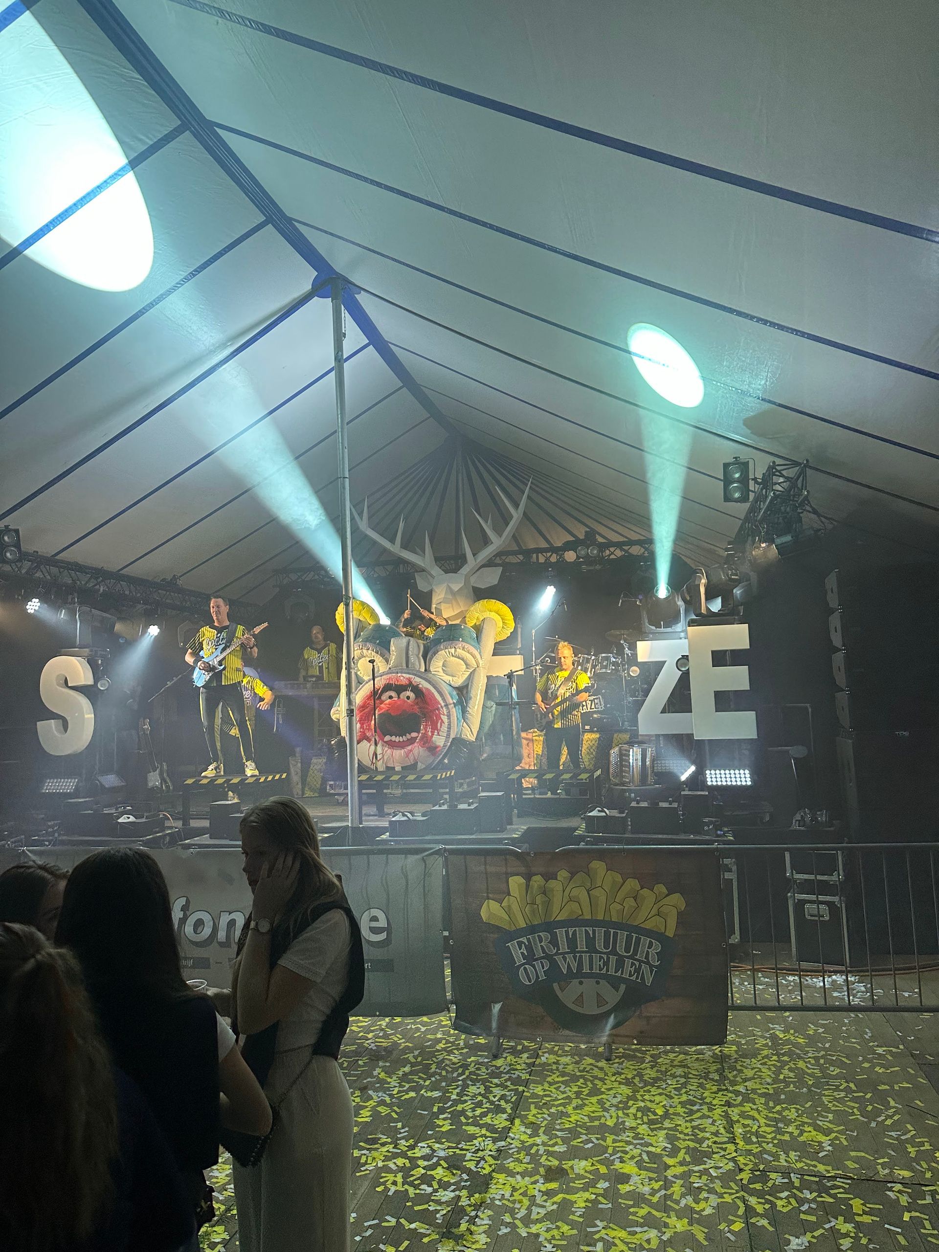 ZATERDAG 26 AUGUSTUS: FEESTAVOND