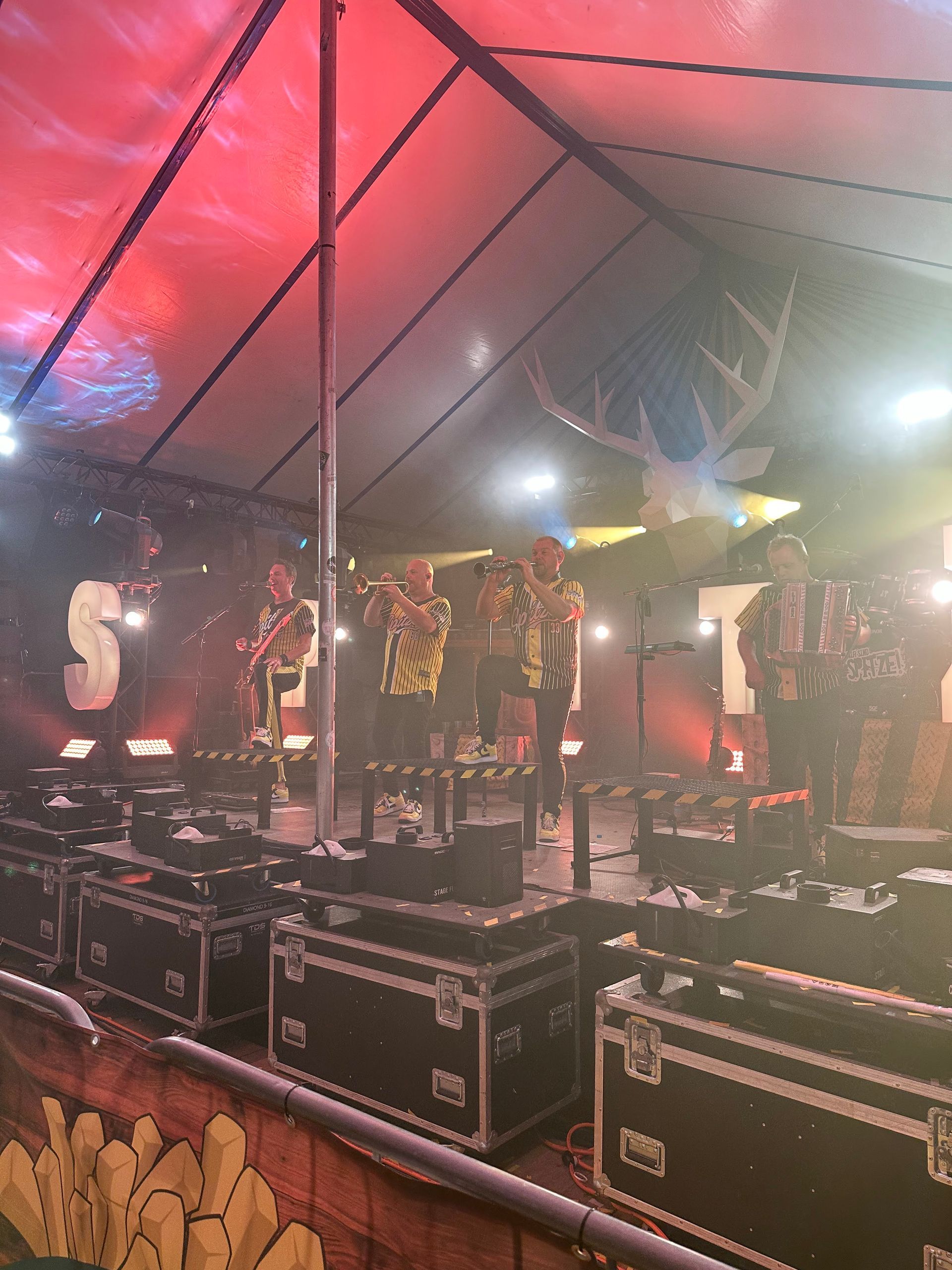 ZATERDAG 26 AUGUSTUS: FEESTAVOND