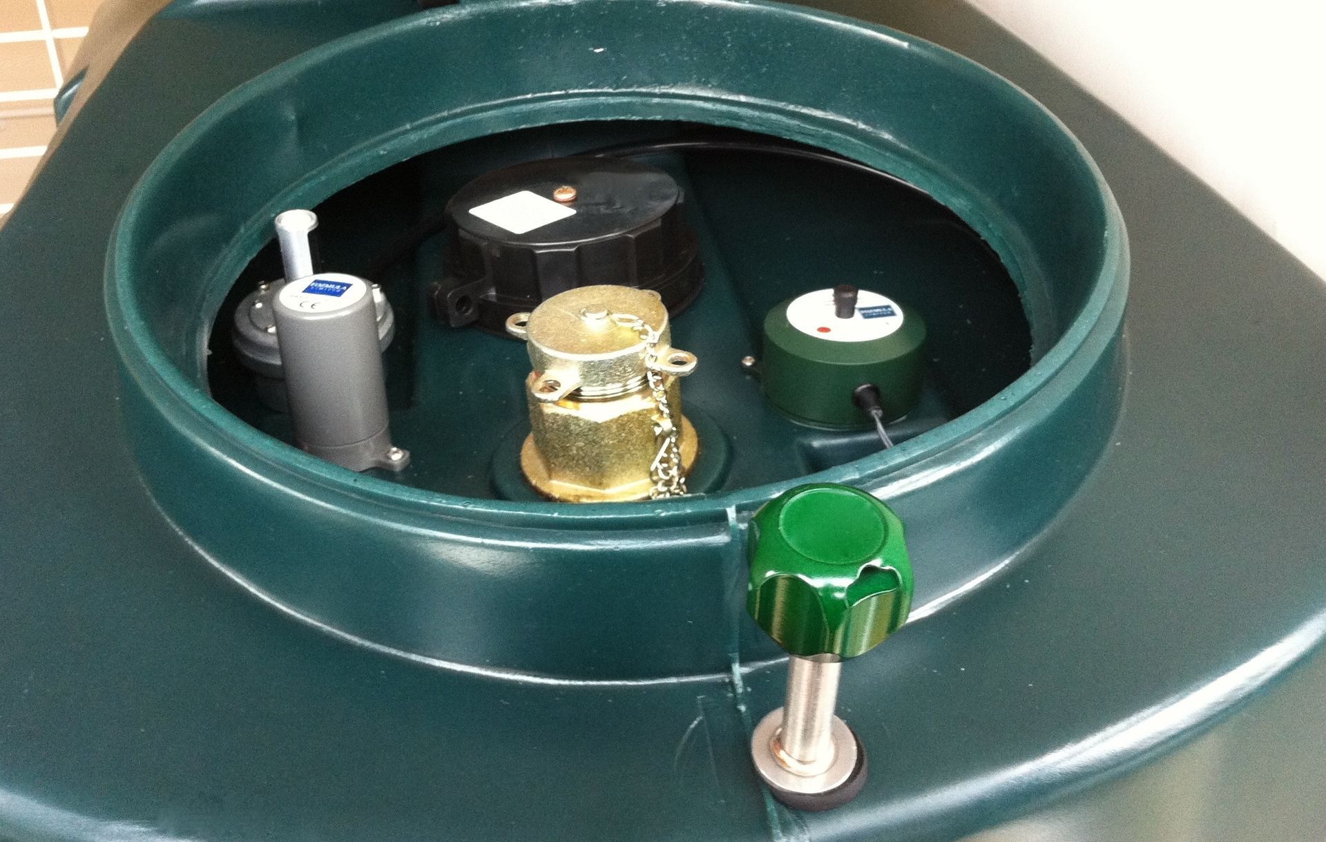 Photograph of fill and top outlet area of a plastic bunded heating oil tank