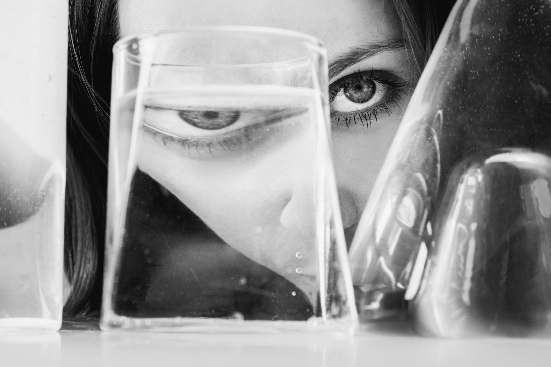 Uomo alla guida con problemi alla vista