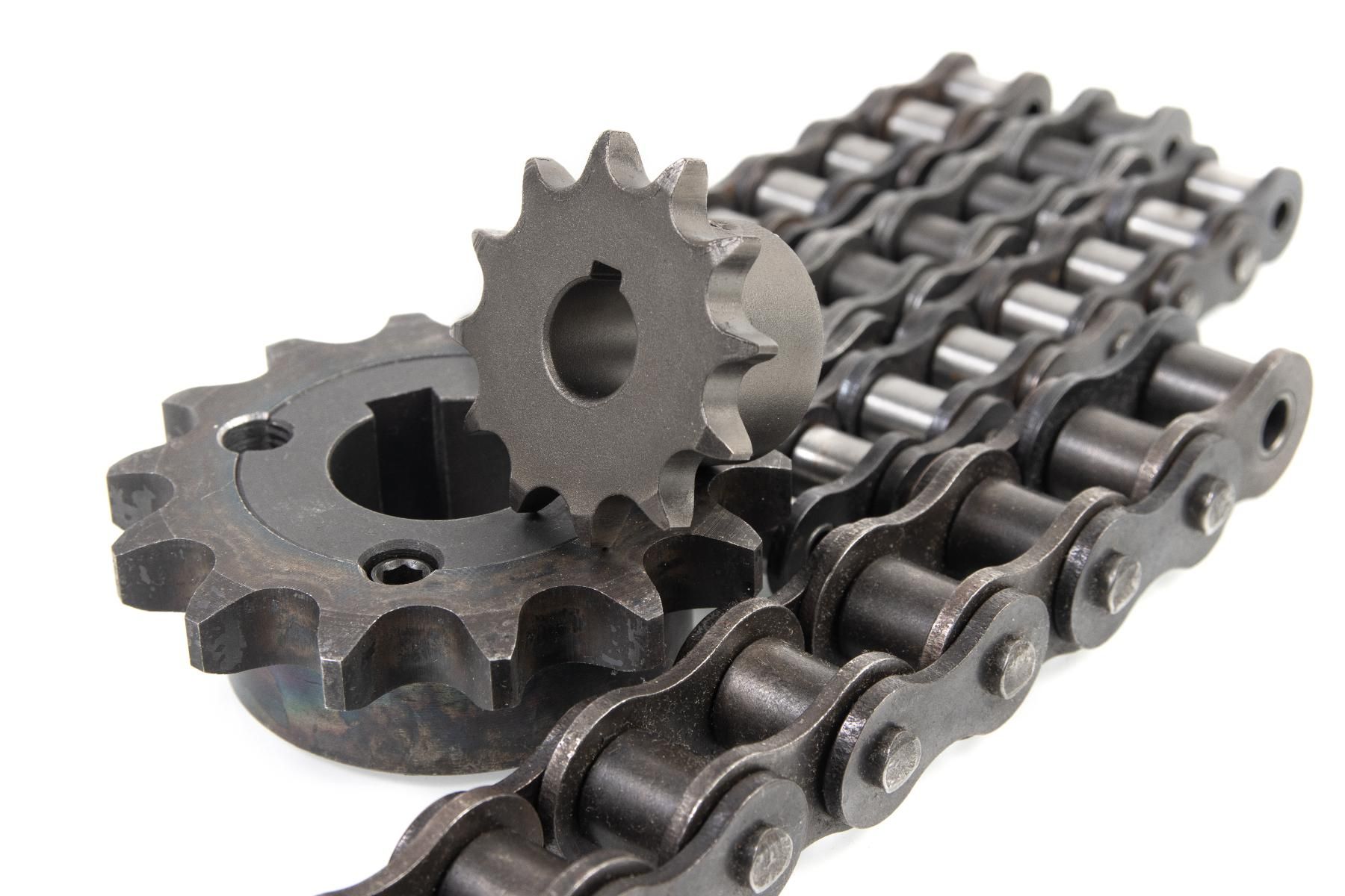 A Close Up Of A Chain And A Gear On A White Background — NQPT In Garbutt, QLD