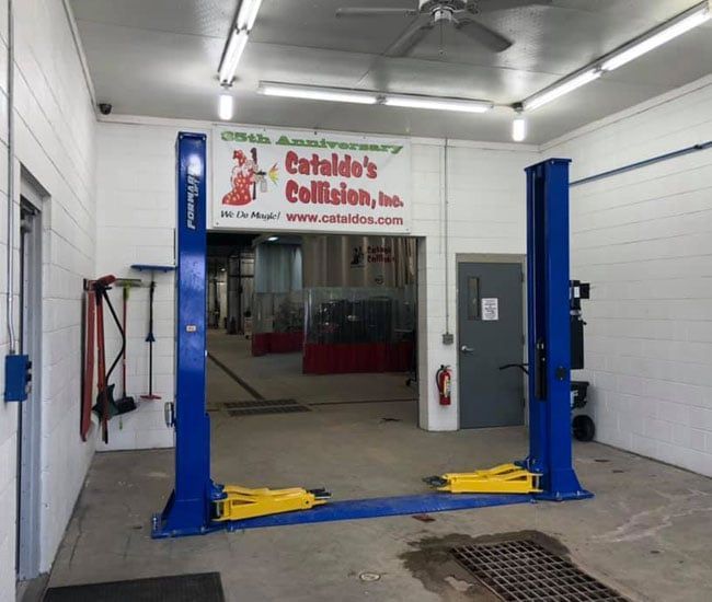 Cataldo's Collision vehicle lift