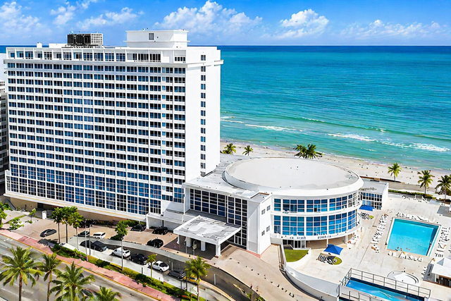 Edificio frente al mar