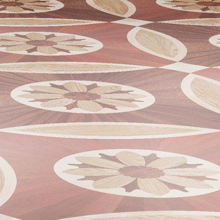 Pavimento in legno con decorazioni