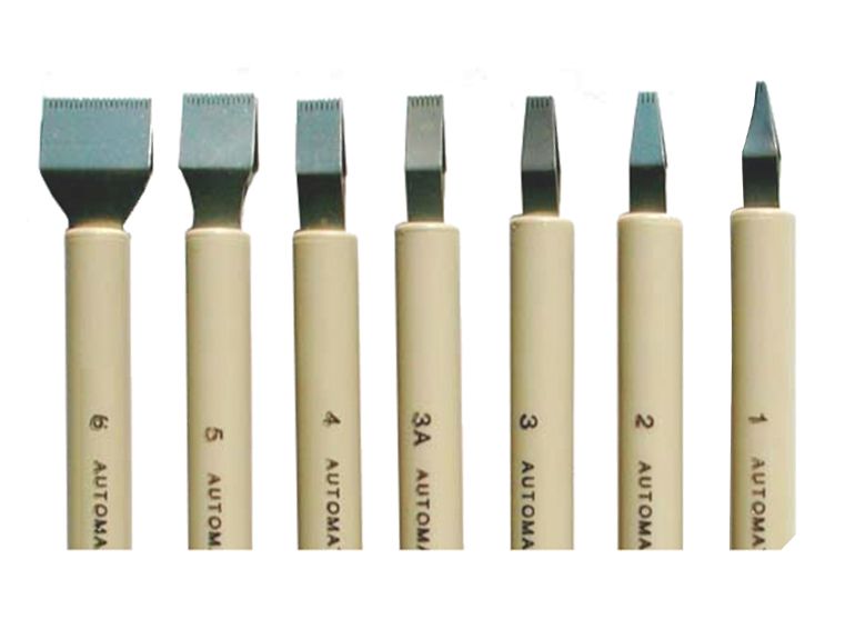 Photo of seven automatic pens of different widths.