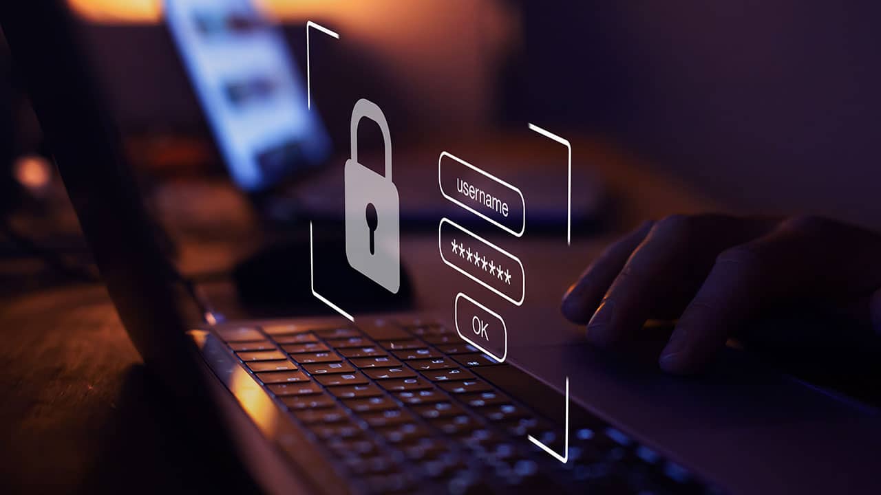 COMMENT RÉDUIRE LE RISQUE DE CYBERATTAQUES ? COMMENT RÉDUIRE LE RISQUE DE CYBERATTAQUES ?