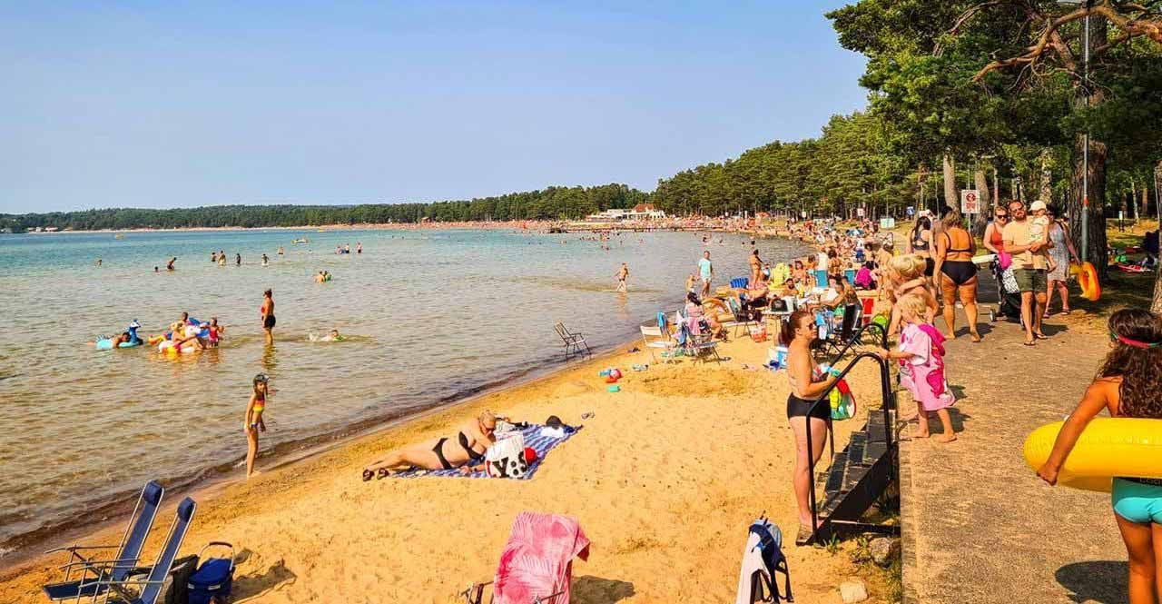 Vättersol Camping i Motala med stugor och ställplatser