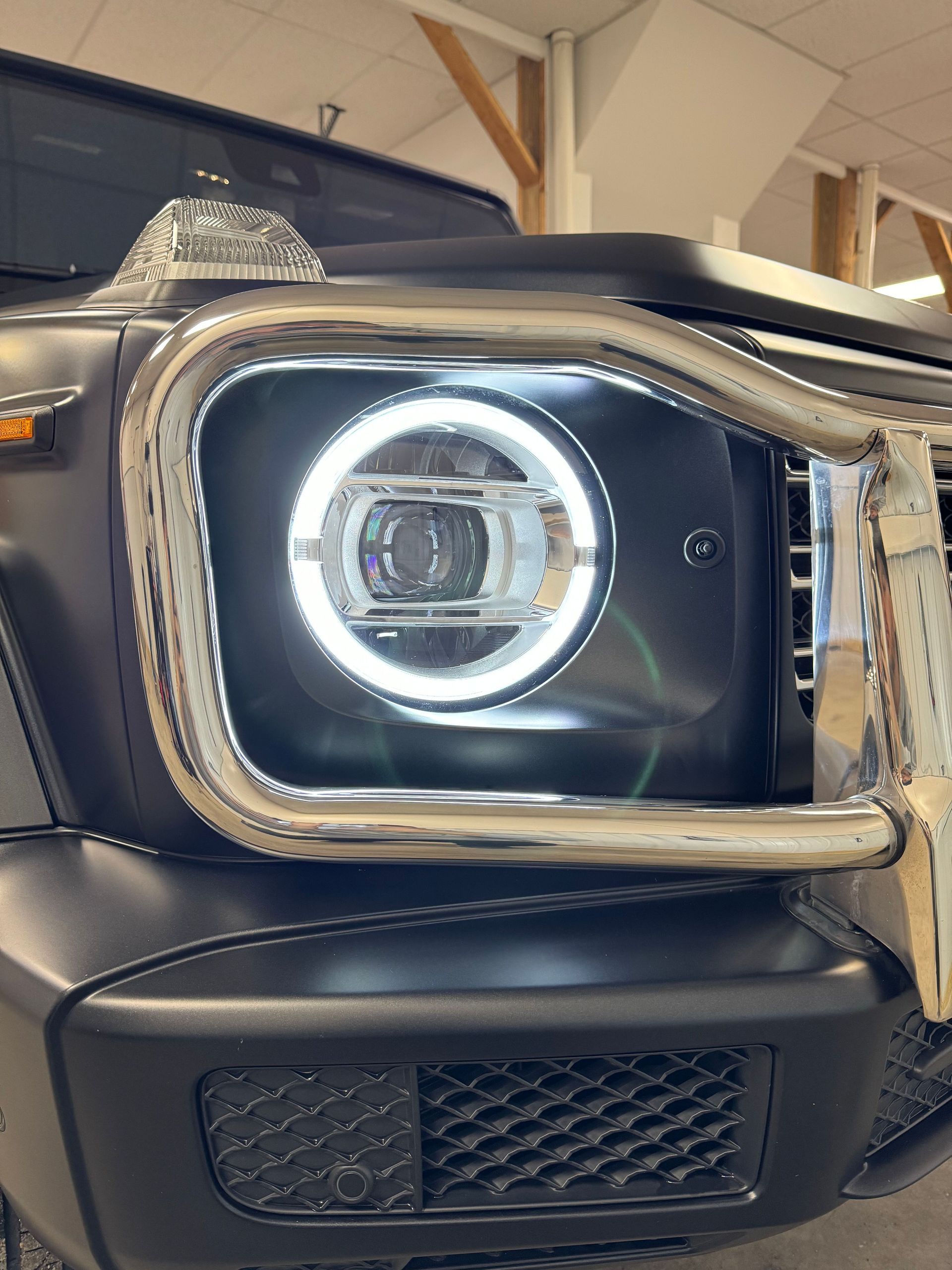 headlight detailing