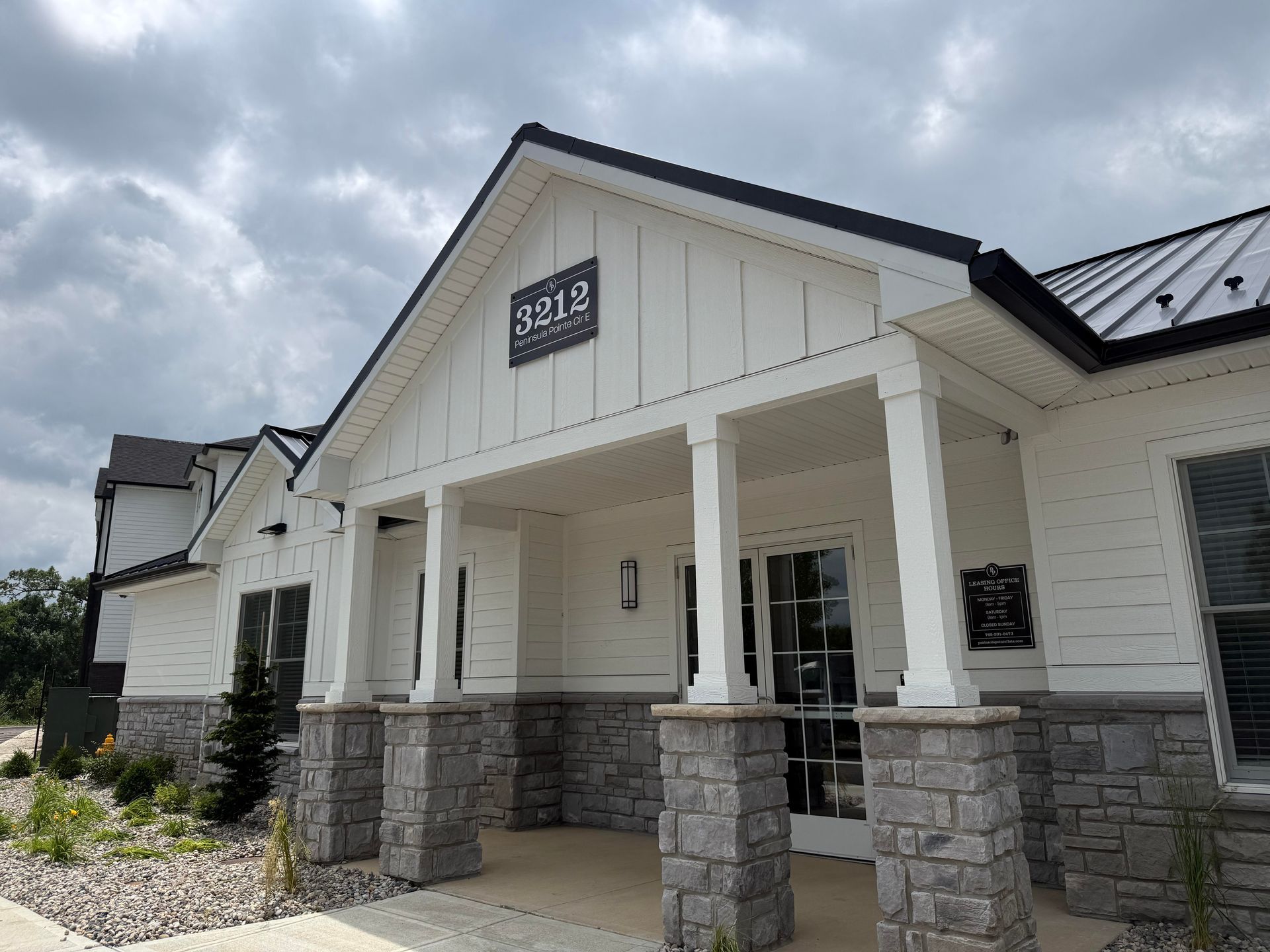 Peninsula Pointe Apartments Clubhouse