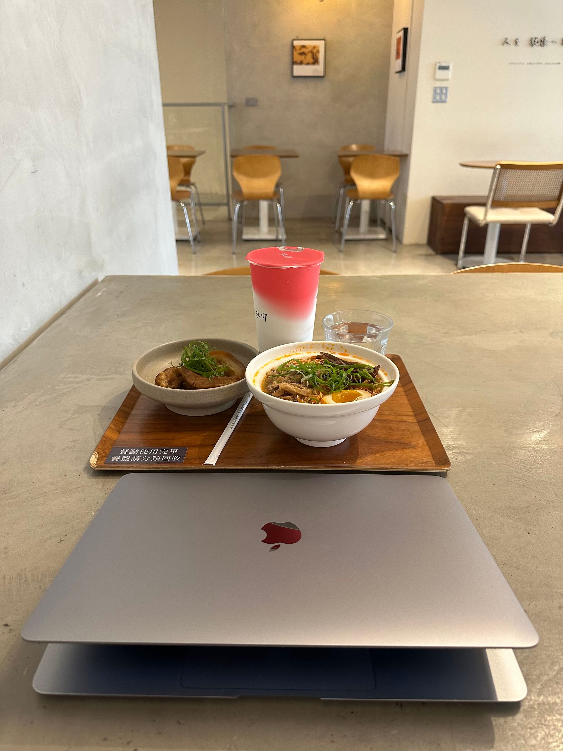 東門站咖啡廳，玖仰茶食文化 (永康)