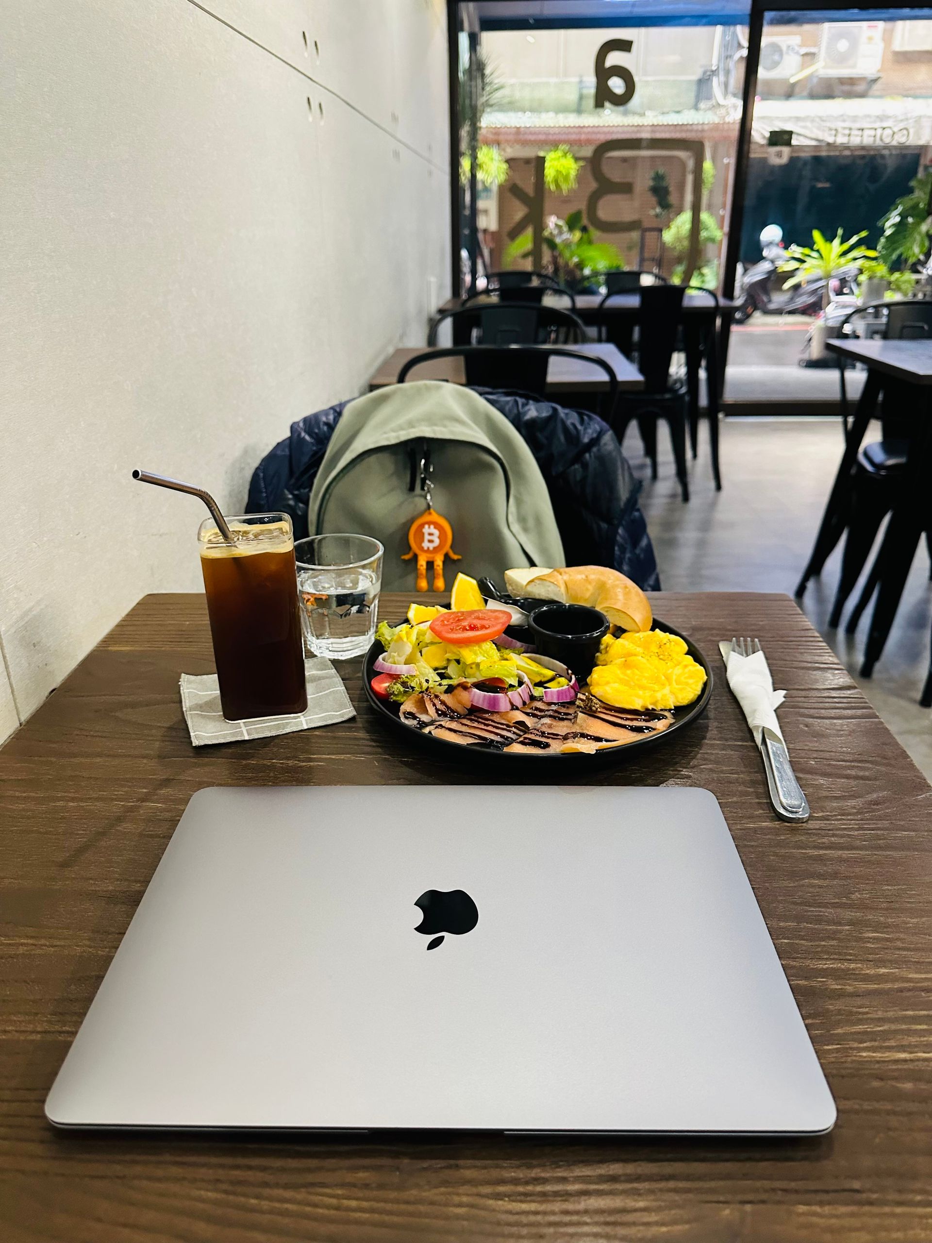 頂溪站咖啡廳,BLACK CAFE 黑咖啡