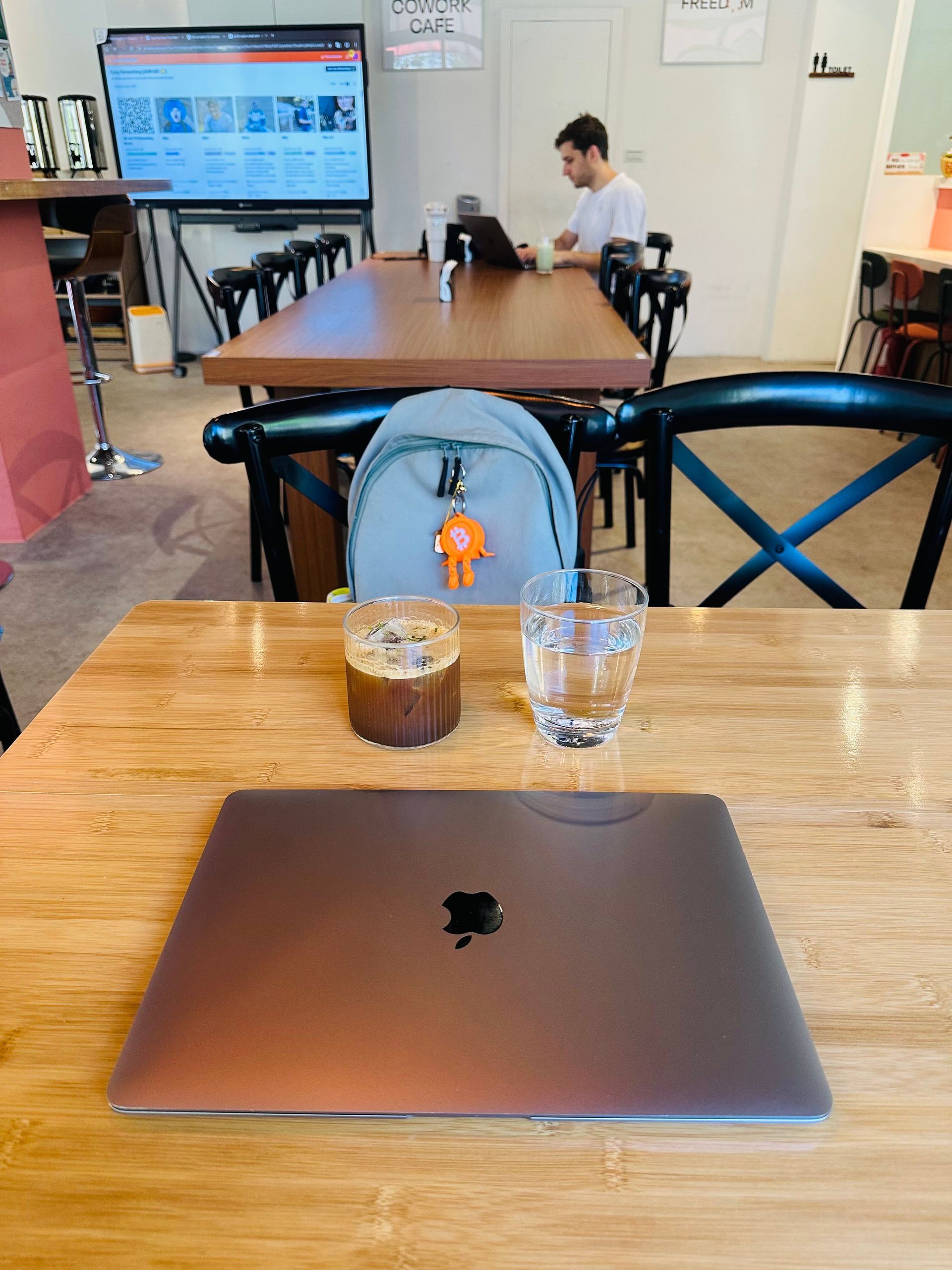 台北小巨蛋站咖啡廳，Cozy Cowork Cafe