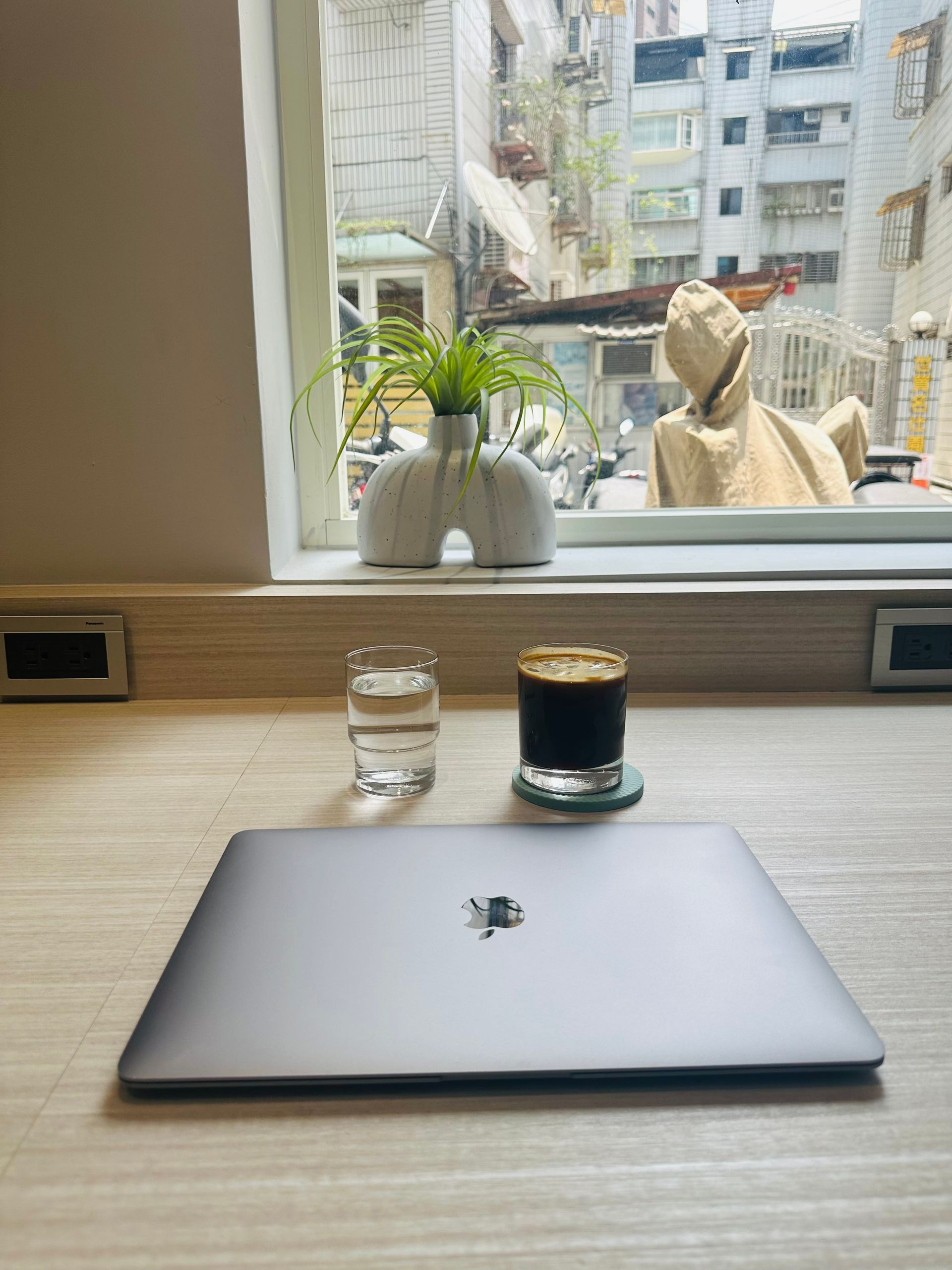 象山站咖啡廳，yet coffee x deep work
