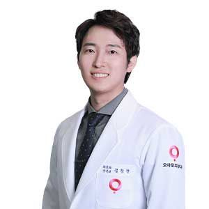 Dr. Chang-hyun Kim, board-certified dermatologist at Oaro Dermatology Clinic
