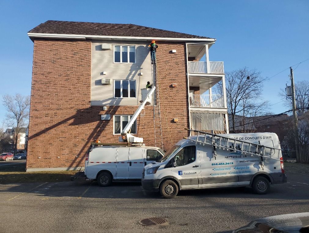 Nettoyage en hauteur de conduits, CVAC
(Chauffage, ventilation et climatisation)