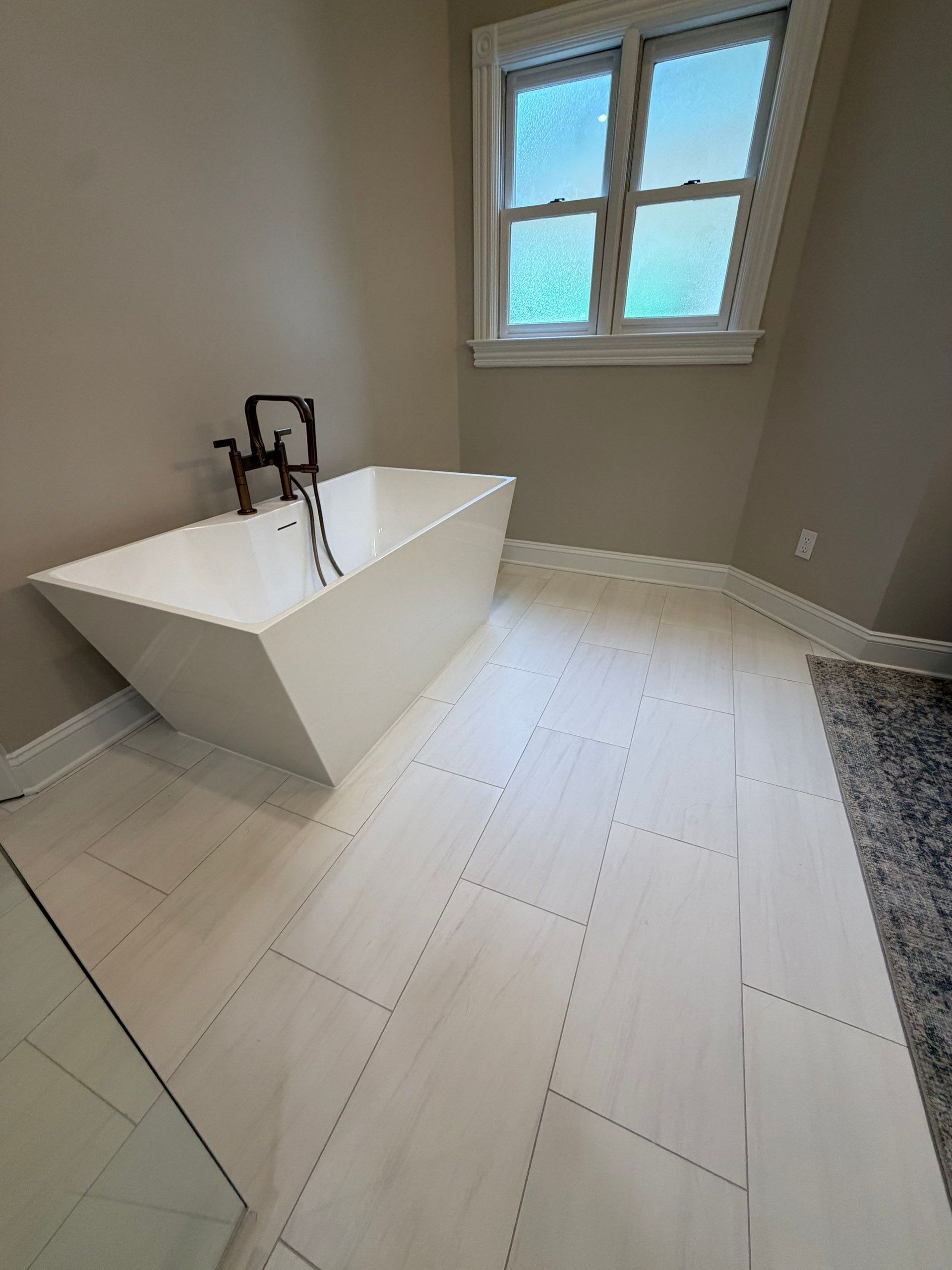 Spy-style freestanding tub in Franklin, TN