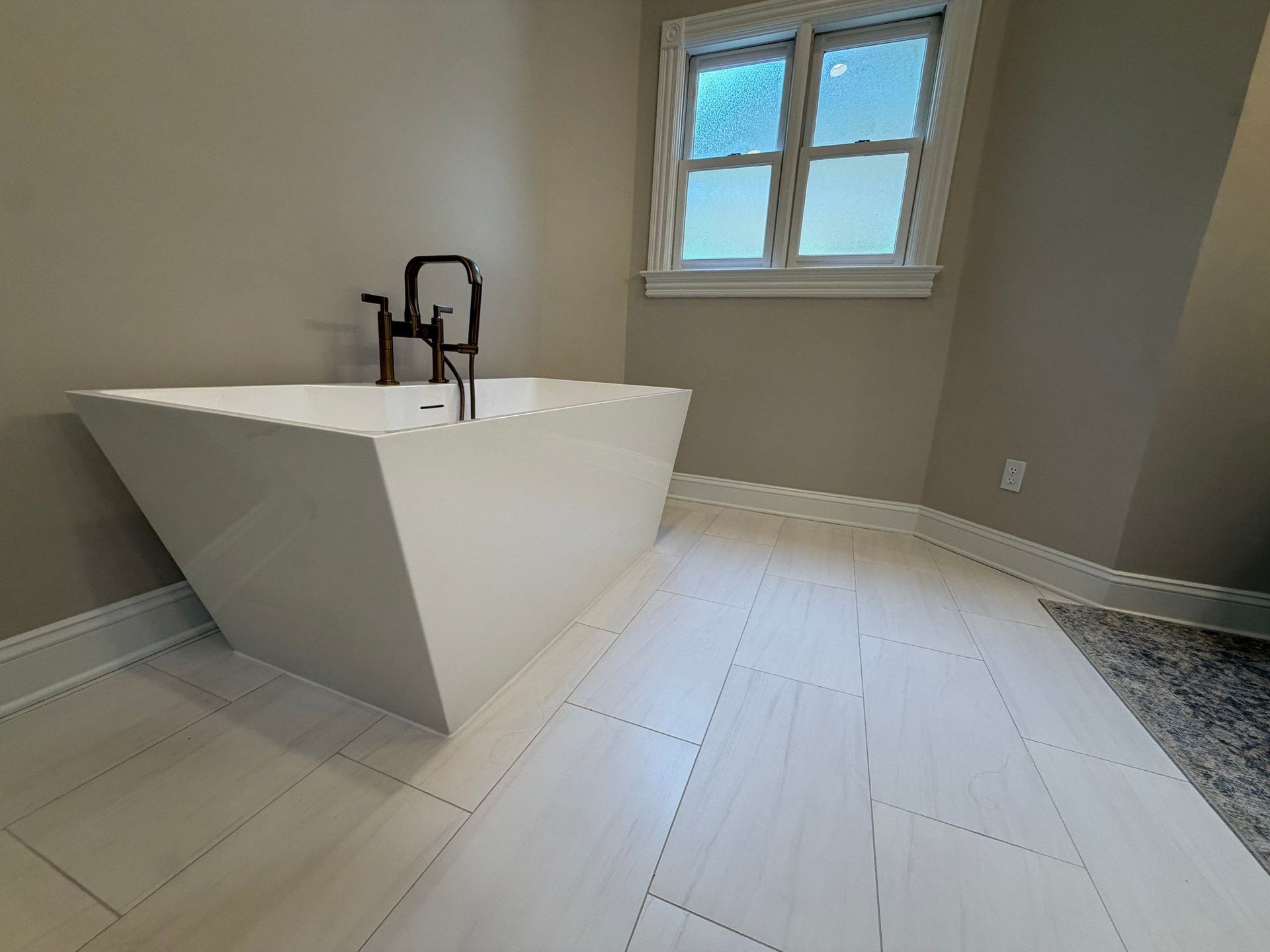 Freestanding tub installation in Franklin, Tennessee