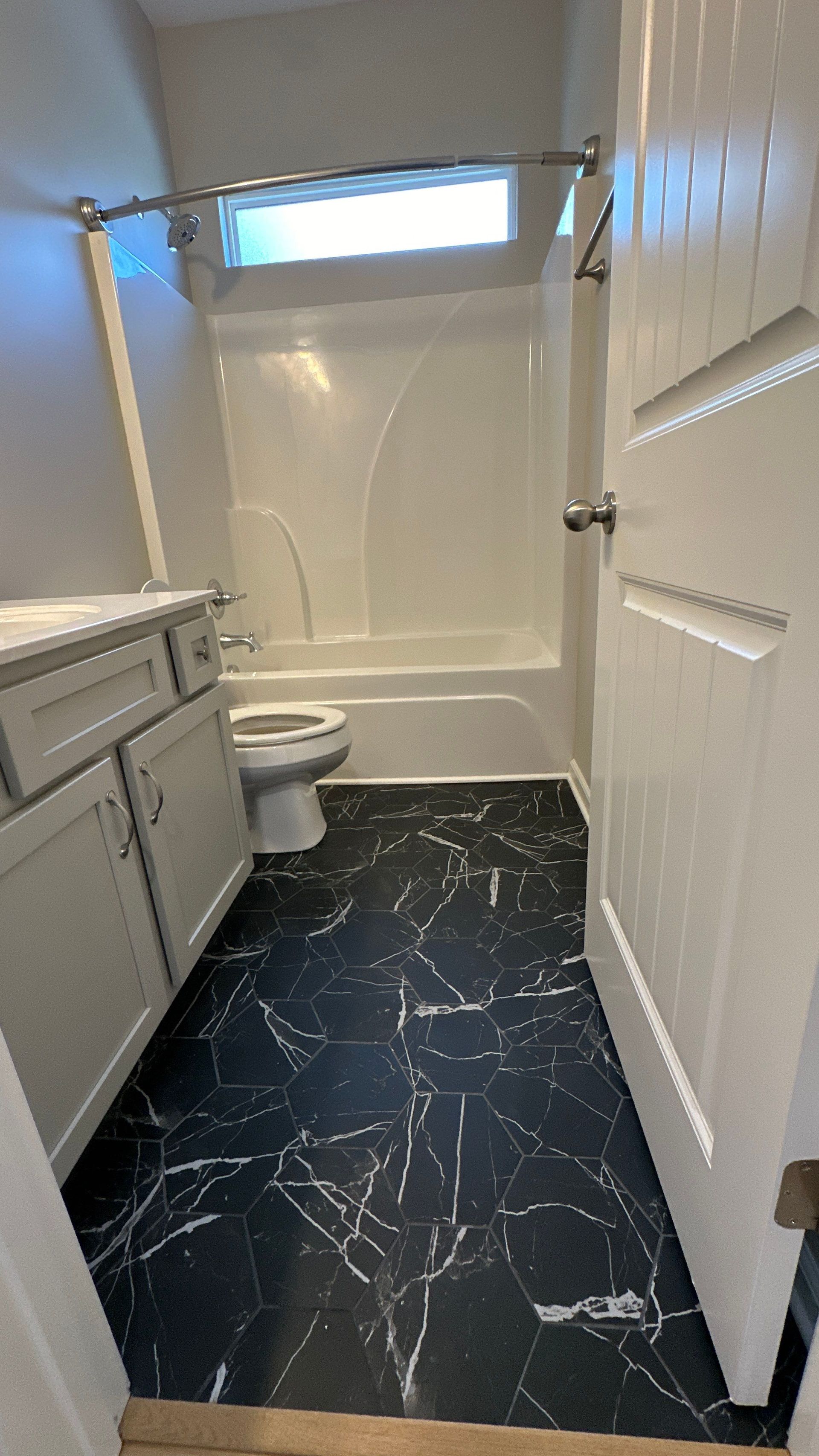 Image of a Fairview bathroom before a full remodel