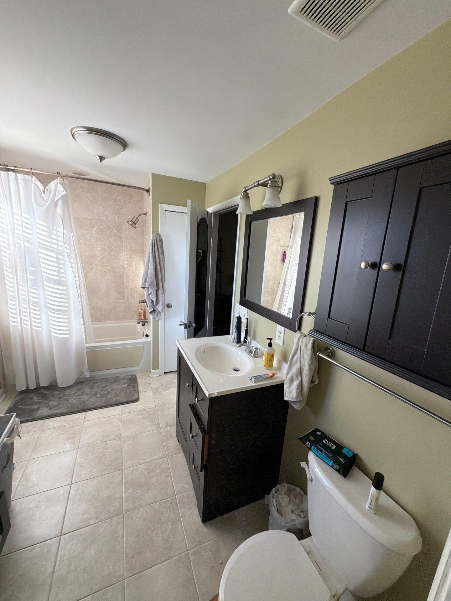 A bathroom in need of remodeling in Nashville, Tennessee