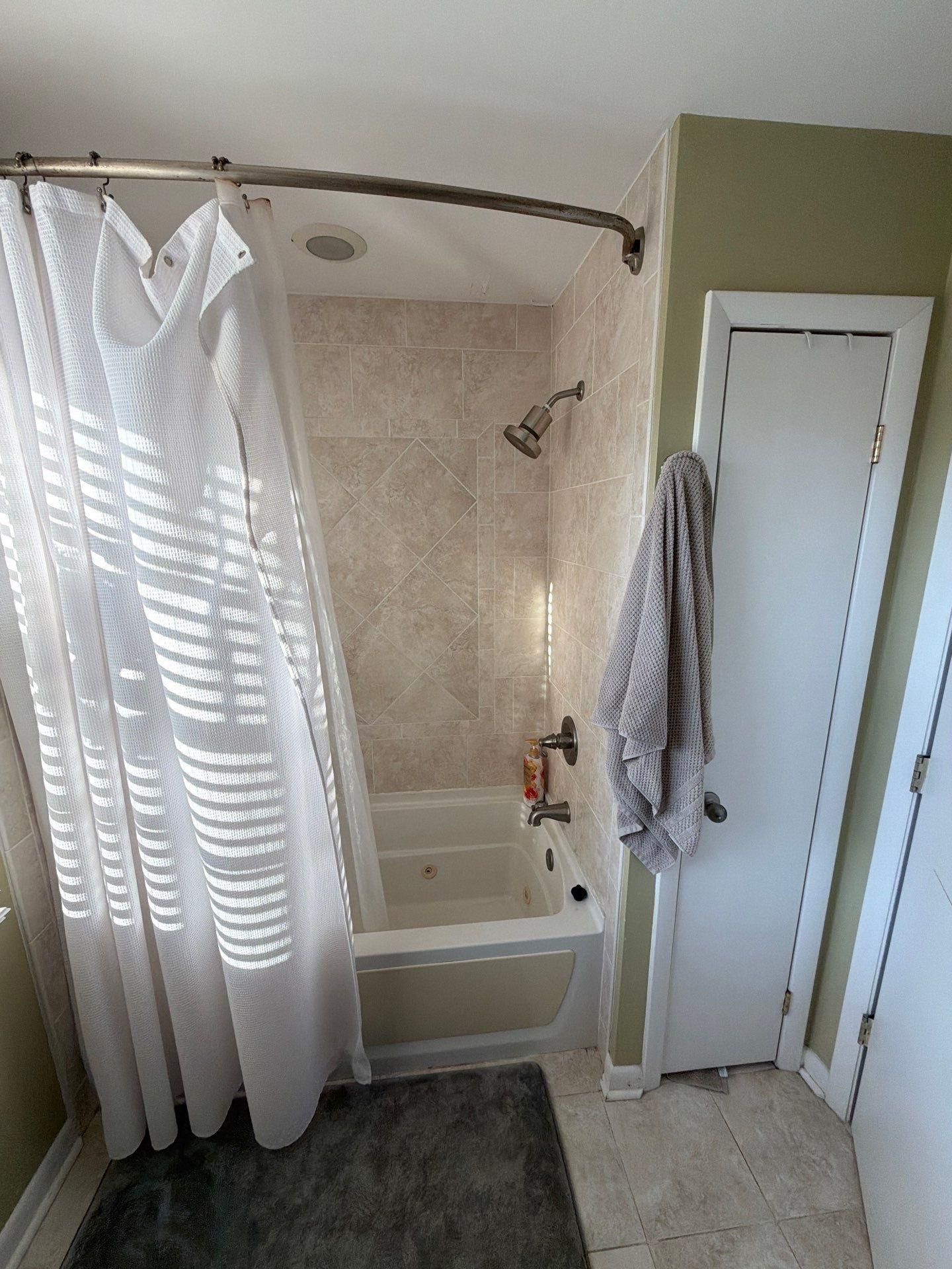 Nashville TN bathroom before remodeling
