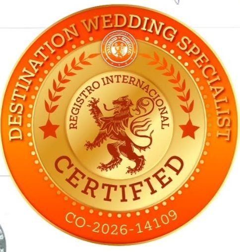 Insignia circular naranja de «Destination Wedding Specialist Certified» con emblema de león